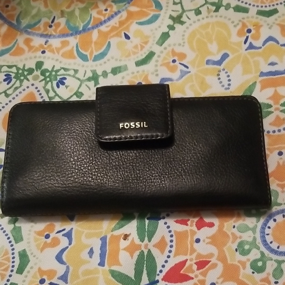 Fossil Logan Leather RFID Blocking Tab Clutch Wallet